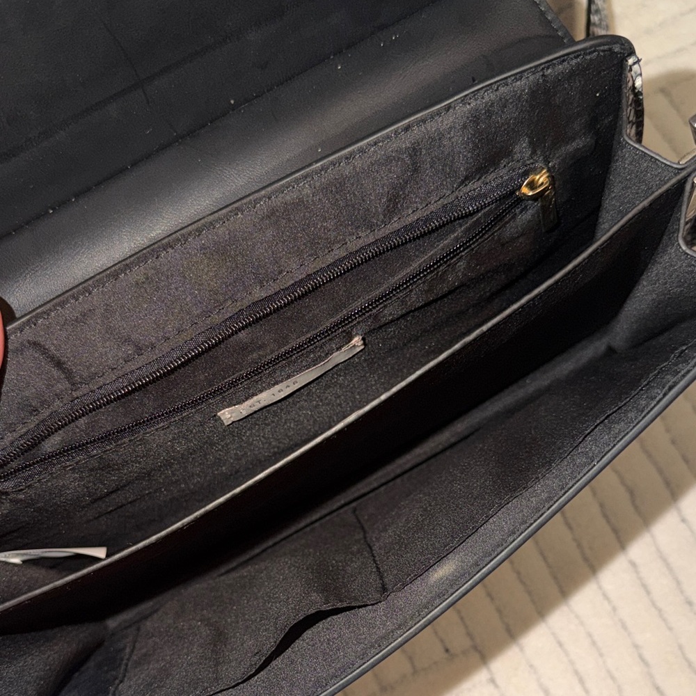 Elegant Black Crossbody Bag - Picture 5 of 6